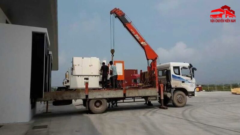 Xe đỏ sử dụng di dời KCN Giang Điền
