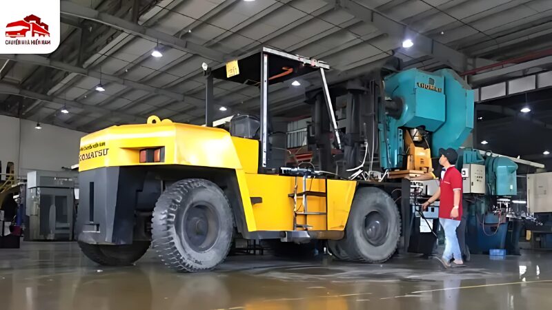 Xe vàng sử dụng trong vận chuyển KCN Giang Điền