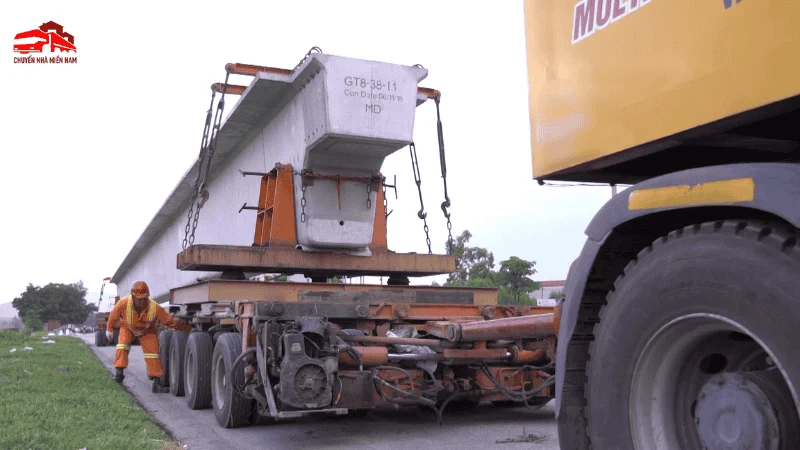 Vận chuyển máy móc công nghiệp tại KCN Sóng Thần cho khách hàng