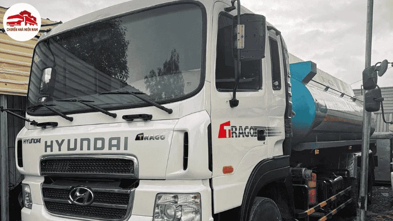Xe chuyển bồn dầu cho khách hàng
