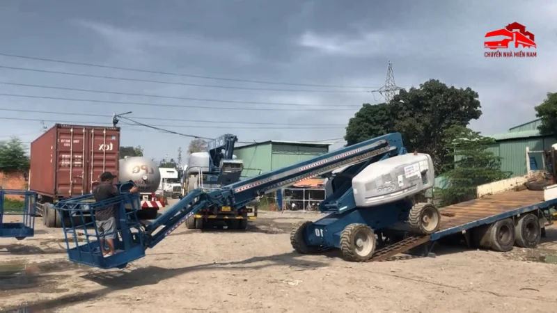 Hình ảnh thực tế dịch vụ chi thuê xe nâng người KCN Bàu Xéo