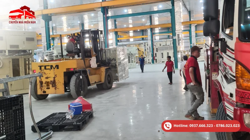 Chuyển Kho Xưởng 5 Chuyển máy móc sang kho xưởng mới giúp doanh nghiệp thay đổi mặt bằng, mở rộng sản xuất hoặc gom kho mà không mất quá nhiều thời gian.