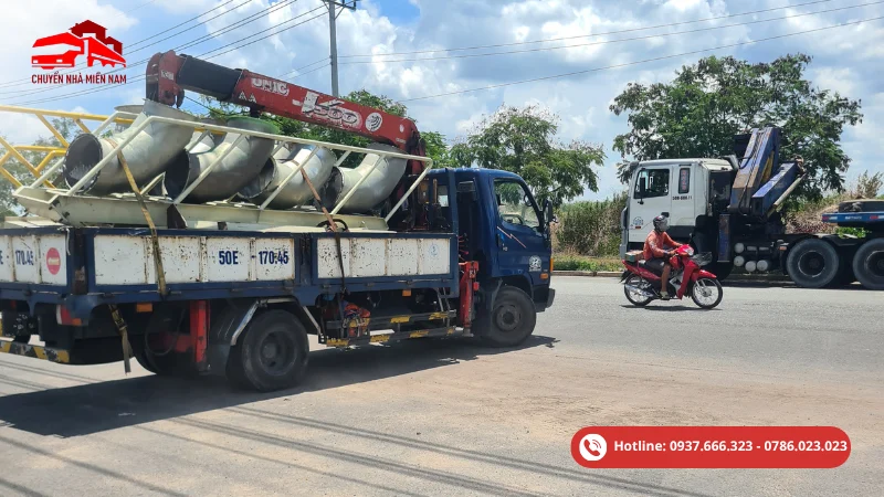 Chuyển Kho Xưởng 3 Hỗ trợ tháo dỡ máy móc kho xưởng trước khi vận chuyển, giúp doanh nghiệp chuẩn bị thiết bị, linh kiện và vật tư đi kèm một cách khoa học.