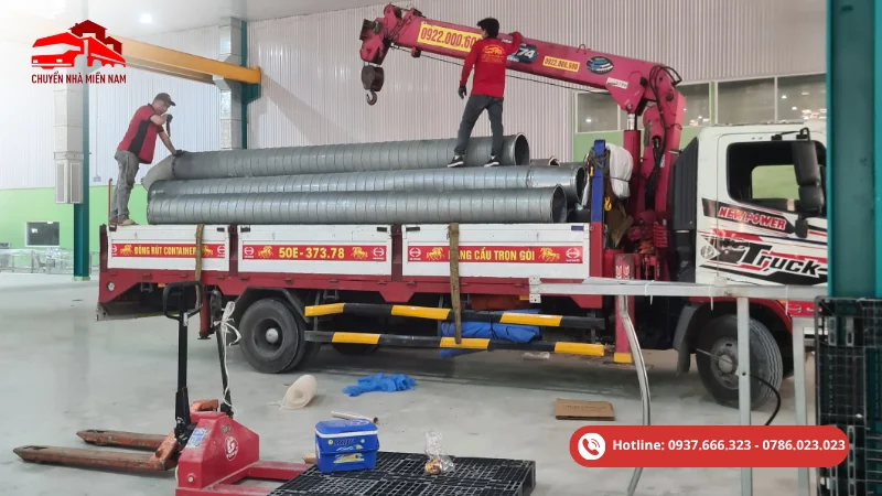Dịch Vụ Chuyển Kho Xưởng Bình Dương Trọn Gói, Giá Tốt 14 Xe tải vận chuyển máy móc kho xưởng đáp ứng nhiều khối lượng hàng hóa, phù hợp cho doanh nghiệp cần chuyển thiết bị, kệ kho và vật tư sản xuất.