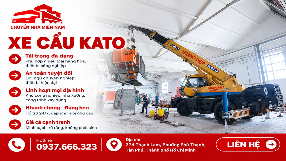 Xe cẩu Kato nâng thiết bị công nghiệp trong nhà xưởng, giới thiệu dịch vụ xe cẩu Kato của Chuyển Nhà Miền Nam.